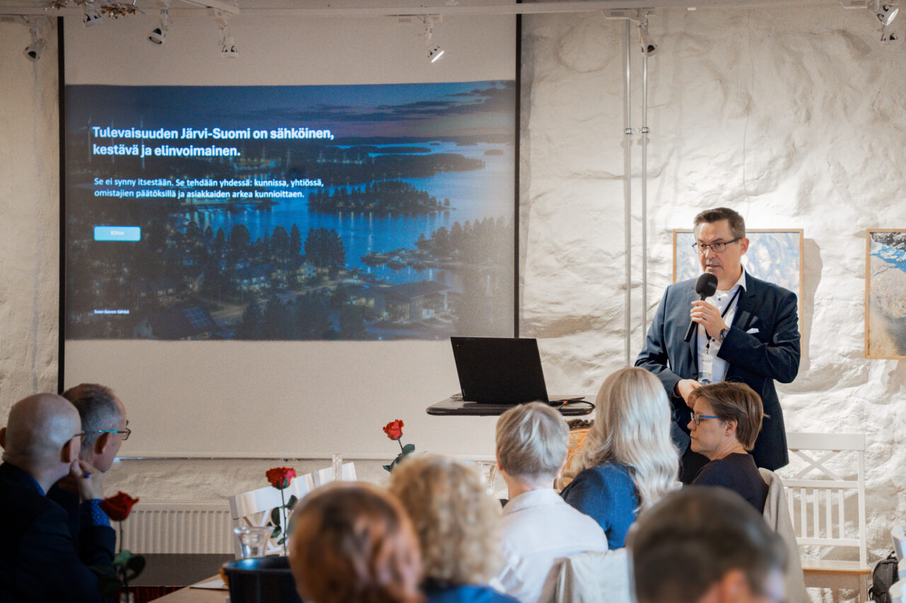 Mikael Venäläinen kertoi esityksessään Suur-Savon Sähkön tulevaisuudesta